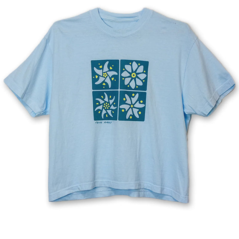 Load image into Gallery viewer, True Ames Women's Fin Flower Crop T-Shirt