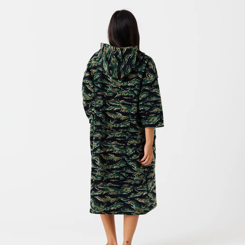 Load image into Gallery viewer, Slowtide Major Chillin' Fleece Poncho