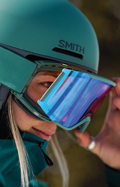 Load image into Gallery viewer, Smith Squad MAG Snow Goggle - Black | ChromaPop Pro Photochromic Gold Mirror Lens