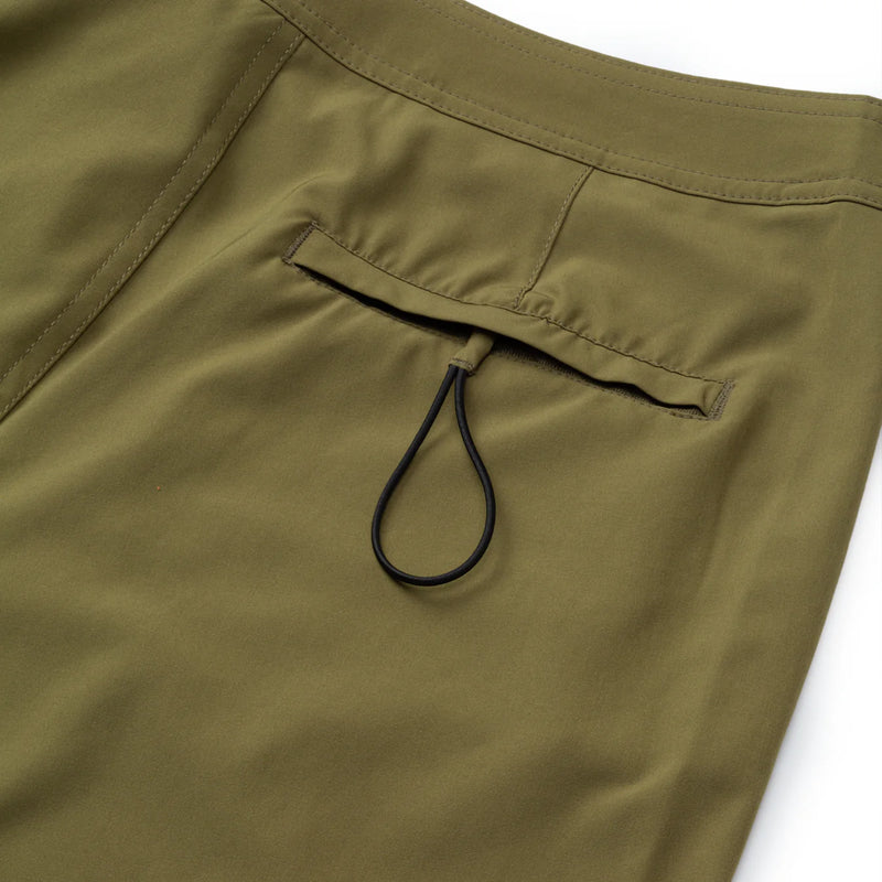 Load image into Gallery viewer, Catch Surf Stealth Weekender Trunk 20&quot;
