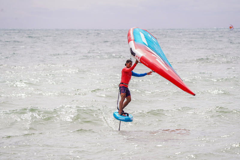 Load image into Gallery viewer, Starboard Ace Foil 6&#39;10 x 21 Deluxe Lite Carbon 100L Inflatable Foil Board
