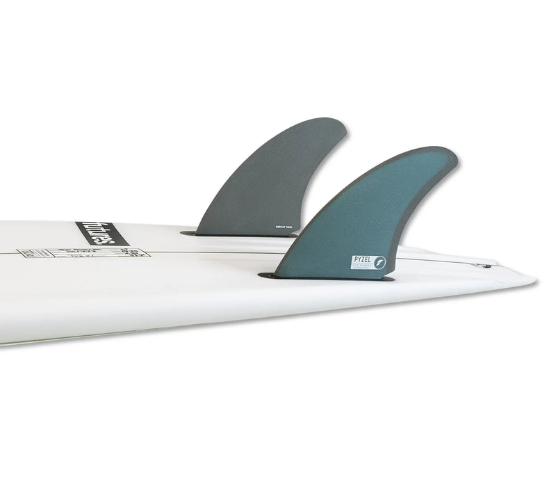 Load image into Gallery viewer, Futures Fins Pyzel Bobcat Twin Fiberglass Surf Fin Set
