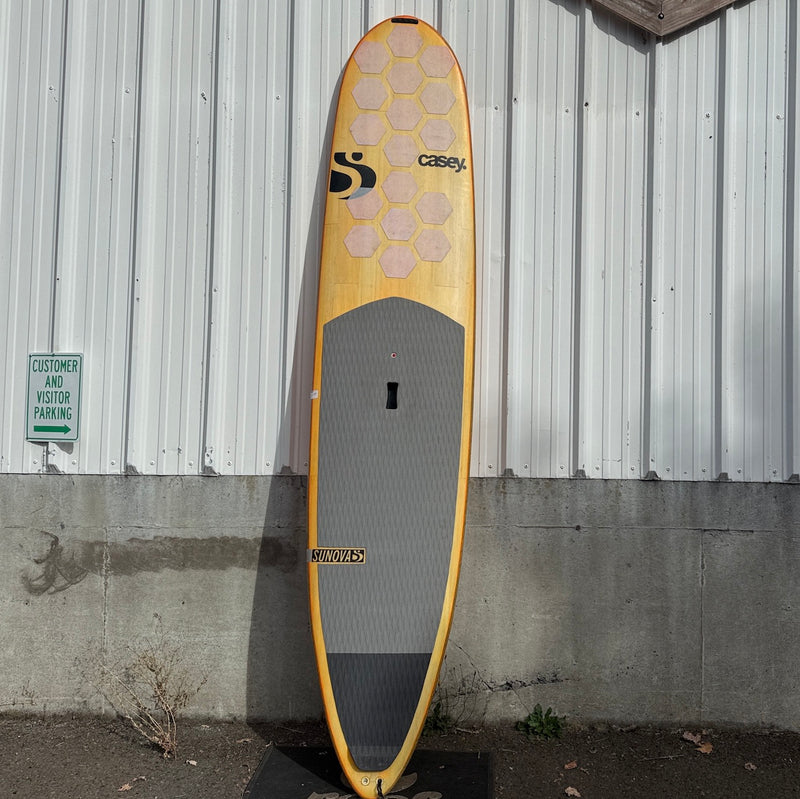Load image into Gallery viewer, Sunova Revolution 10' x 25.5" USED Surf SUP

