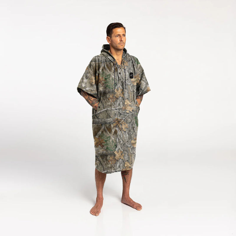 Load image into Gallery viewer, Slowtide Realtree Quick-Dry Poncho
