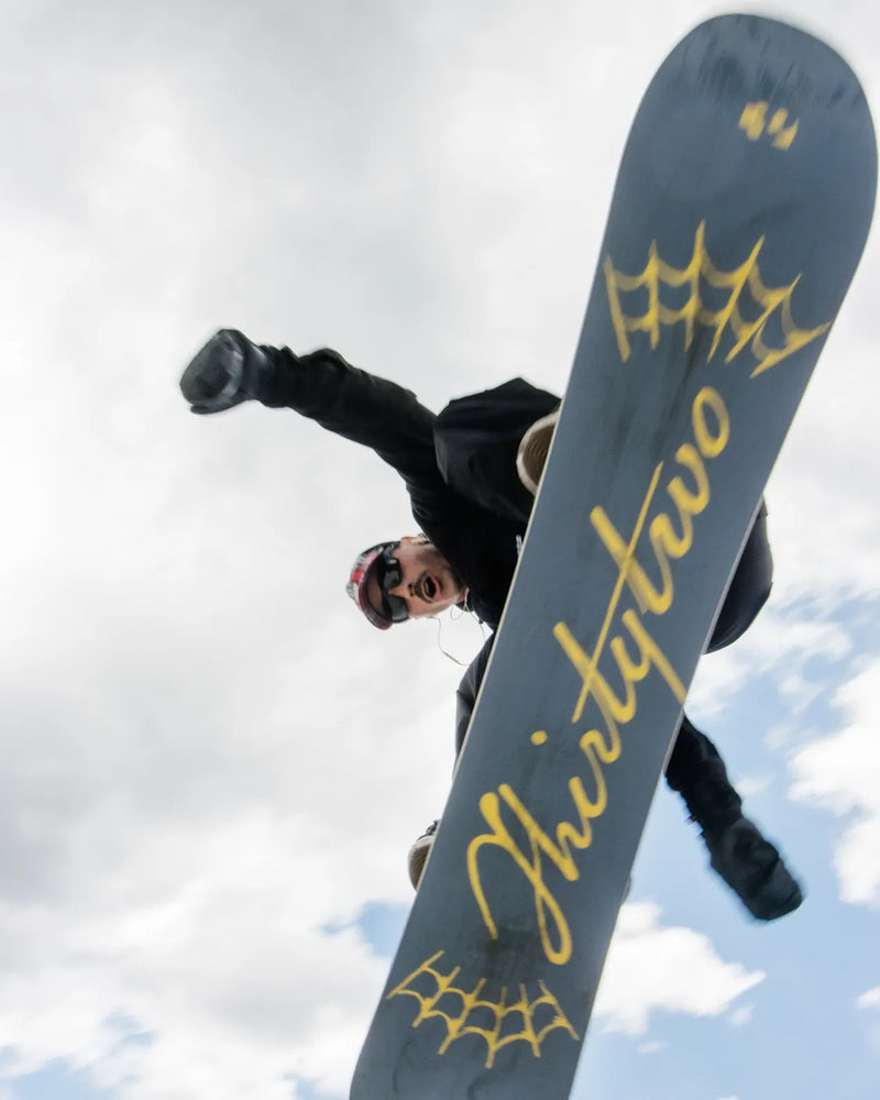 Load image into Gallery viewer, ThirtyTwo Permanent Vacation Snowboard 2027
